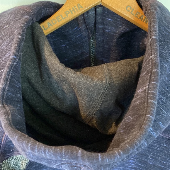 Lululemon Scuba Hoodie - Picture 7 of 10